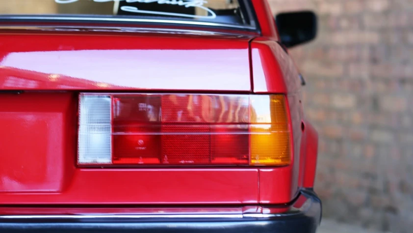 BMW E30- Rok 1986 - Kolor Czerwony