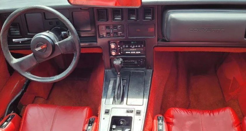 Chevrolet Corvette C4 Targa- Rok 1984 - Kolor Czerwony