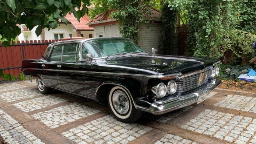 Chrysler Imperial- Rok 1963 - Kolor Czarny 