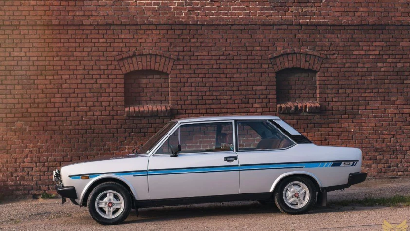 Fiat 131 Mirafiori Coupe- Rok 1981 - Kolor Srebrny