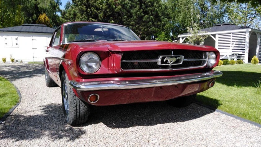 Ford Mustang Coupe- Rok 1965 - Kolor Bordowy