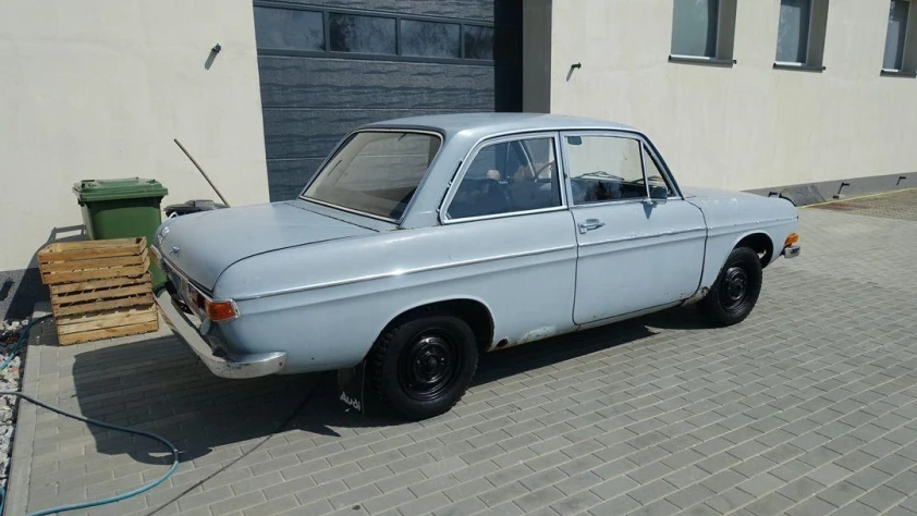 Na Projekt: Audi 60- Rok 1970 - Kolor Niebieski