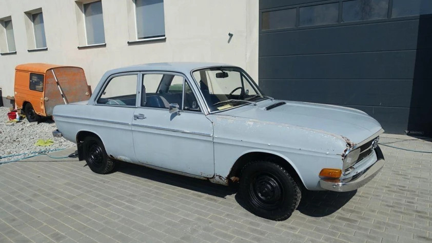 Na Projekt: Audi 60- Rok 1970 - Kolor Niebieski
