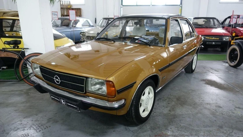 Opel Ascona B- Rok 1979 - Kolor Złoty