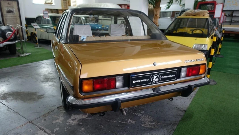 Opel Ascona B- Rok 1979 - Kolor Złoty