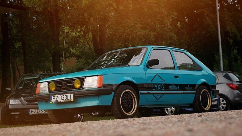 Opel Kadett D- Rok 1983 - Kolor Niebieski