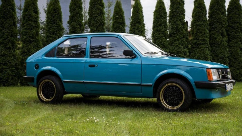 Opel Kadett D- Rok 1983 - Kolor Niebieski