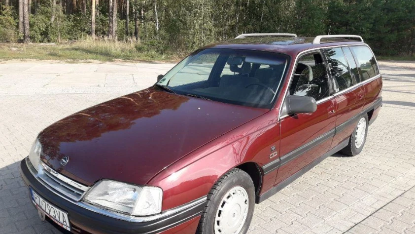 Opel Omega- Rok 1990 - Kolor Bordowy