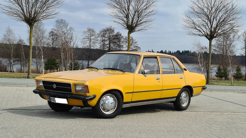 Opel Rekord- Rok 1975 - Kolor żółty