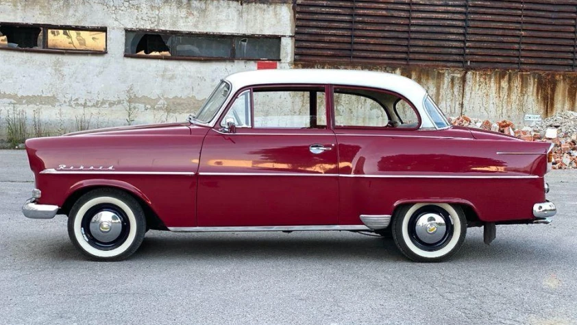 Opel Rekord Olimpia Coupe- Rok 1957 - Kolor Czerwony