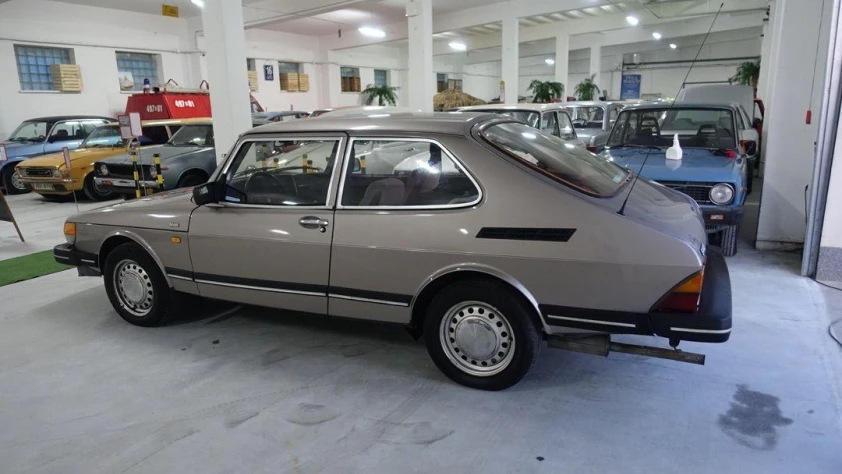 Saab 900 - Rok 1986 - Kolor Beżowy