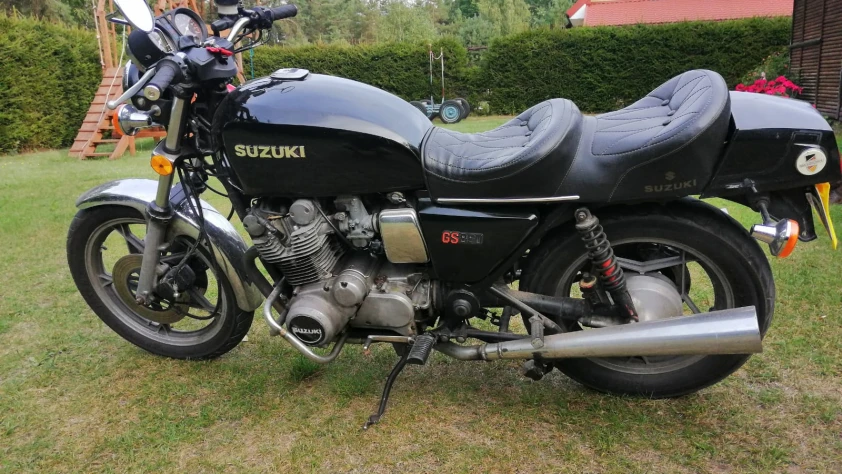 Suzuki  GS 850G- Rok 1979 - Kolor czarny