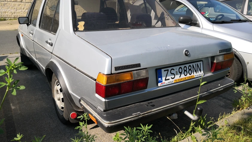 Na Projekt: VW  Jetta A1- Rok 1981 - Kolor srebrny