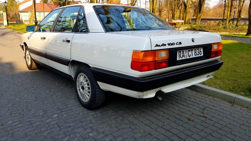 Audi 100 C3- Rok 1987 - Kolor Biały