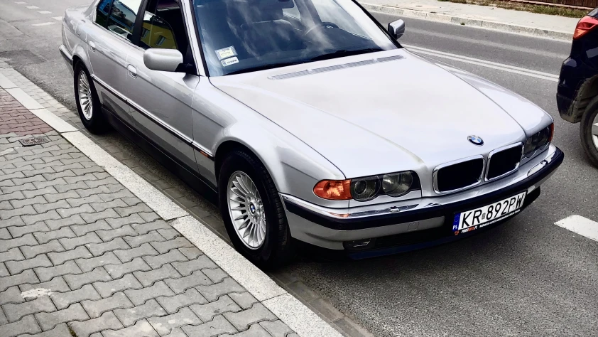 BMW 740d- Rok 2000 - Kolor Srebrny