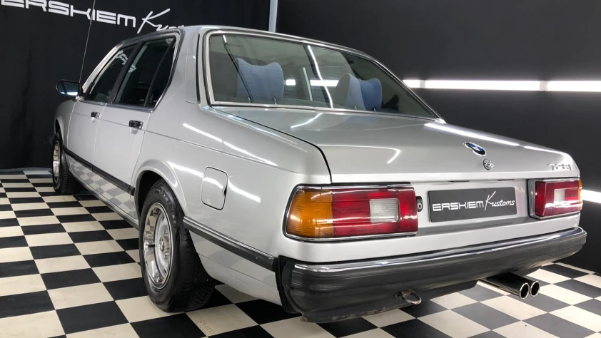 BMW E23- Rok 1982 - Kolor Srebrny 