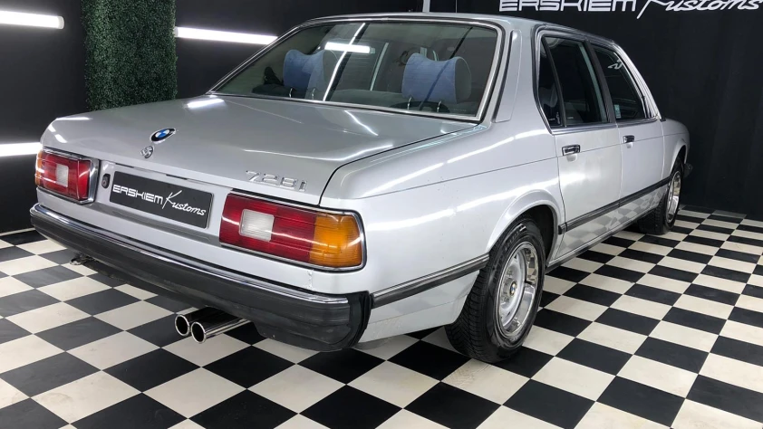 BMW E23- Rok 1982 - Kolor Srebrny 