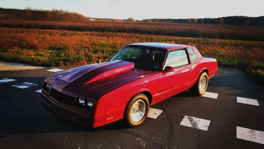 Chevrolet Monte Carlo- Rok 1987 - Kolor Bordowy