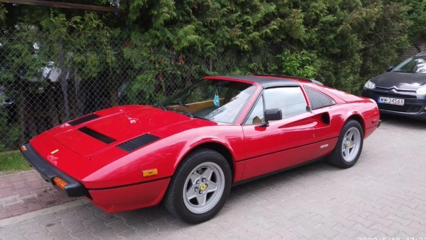 Ferrari 308 Qatrovalvoe- Rok 1985 - Kolor Czerwony