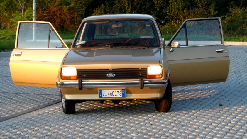 Ford FIESTA- Rok 1980 - Kolor ZŁOTY