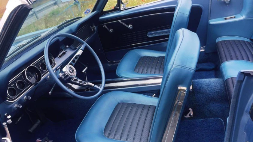 Ford Mustang Cabrio- Rok 1965 - Kolor Niebieski 