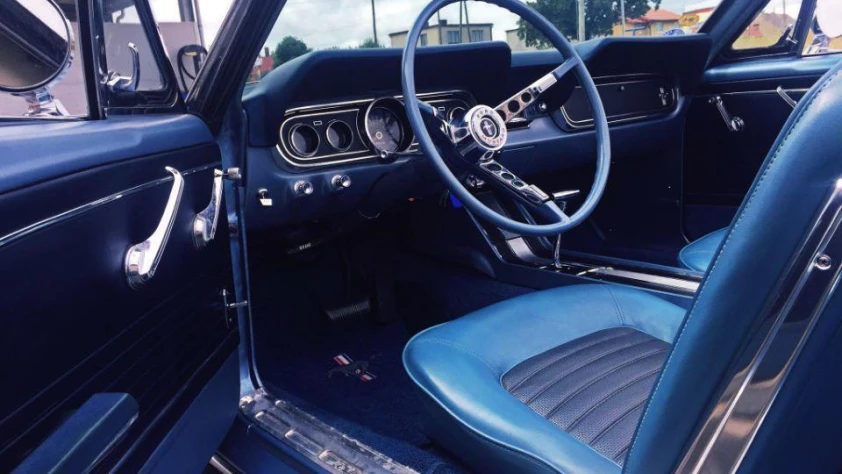 Ford Mustang Cabrio- Rok 1965 - Kolor Niebieski 