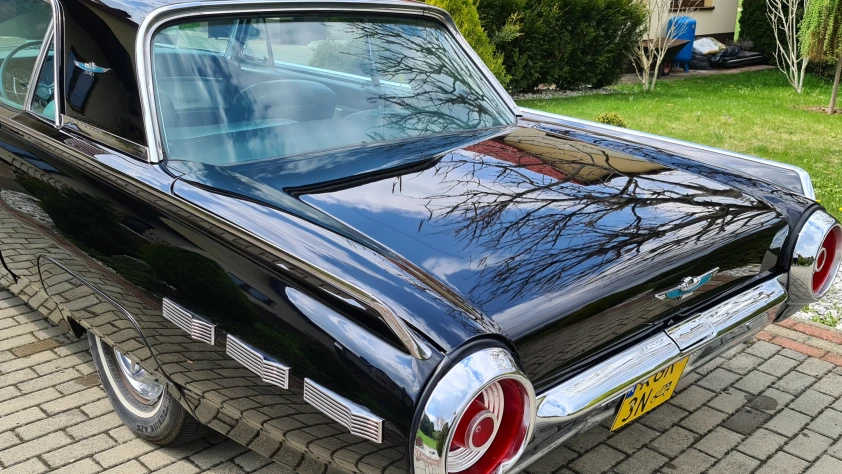 Ford Thunderbird- Rok 1962 - Kolor Czarny