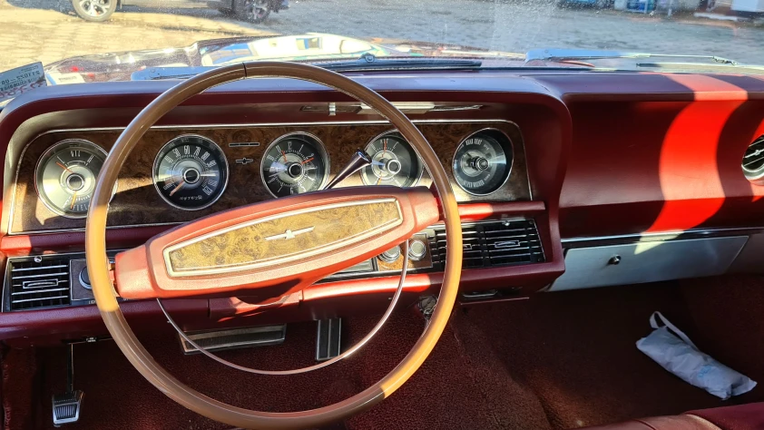 Ford Thunderbird Landau- Rok 1968 - Kolor Czerwony