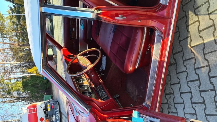 Ford Thunderbird Landau- Rok 1968 - Kolor Czerwony