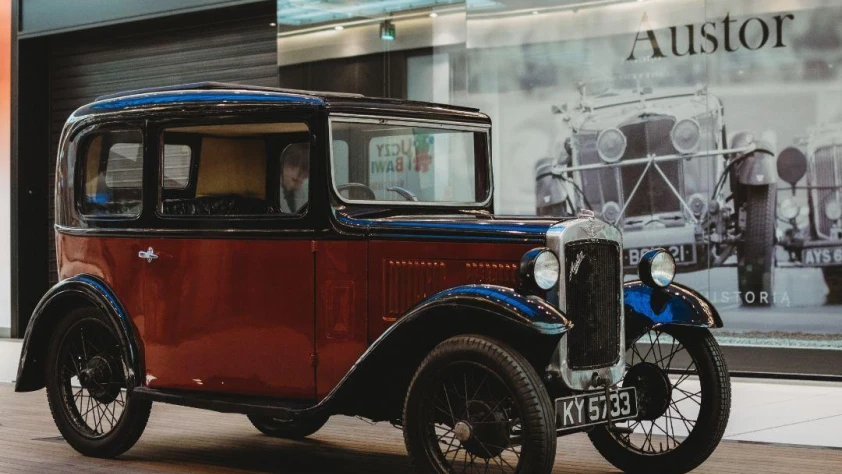 Inne Austin 7 Saloon - Rok 1933 - Kolor Bordowy
