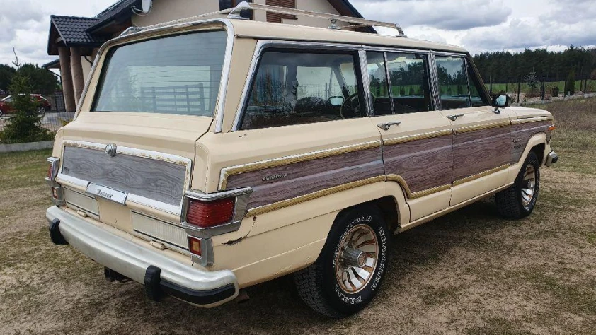 Inne Jeep Grand Wagoneer - Rok 1983 - Kolor Beżowy