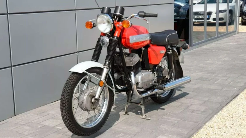 Jawa 350 DELUXE- Rok 1982 - Kolor Czerwony