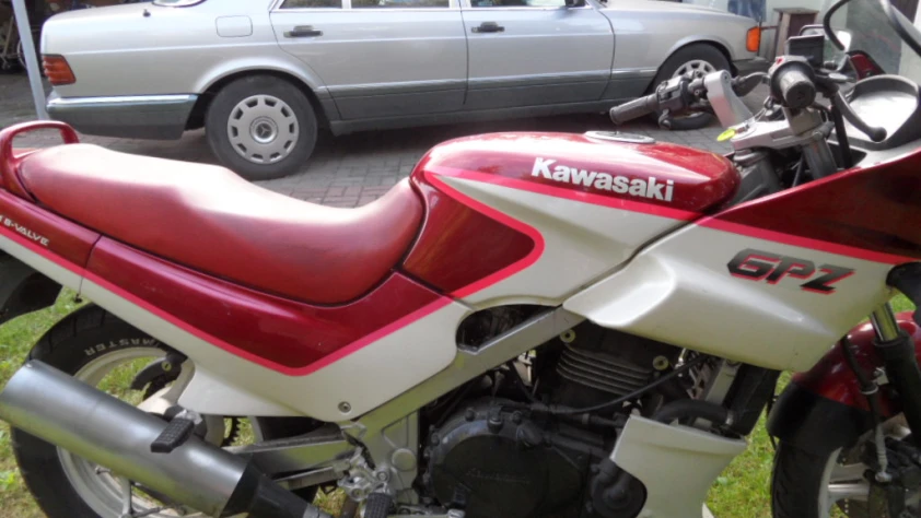 Kawasaki  GPZ- Rok 1995 - Kolor czerwono-biały