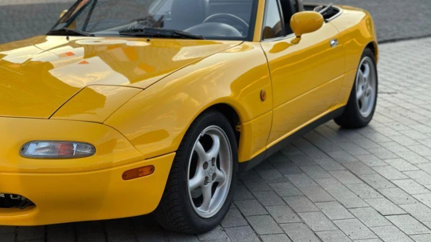 Mazda MX-5 Cabrio- Rok 1995 - Kolor Żółty
