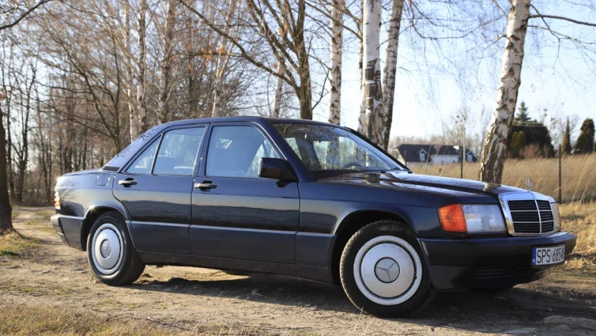 Mercedes 190 W201- Rok 1993 - Kolor Dunkel blau 904