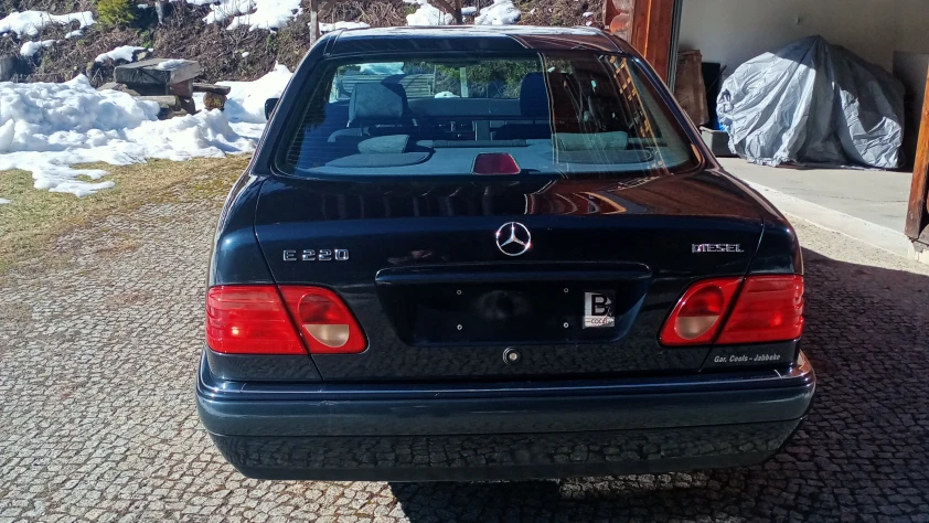 Mercedes w 210- Rok 1996 - Kolor niebieski