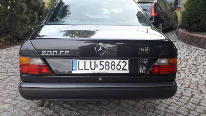 Mercedes W124 1989 27 800 PLN Otoklasyki.pl