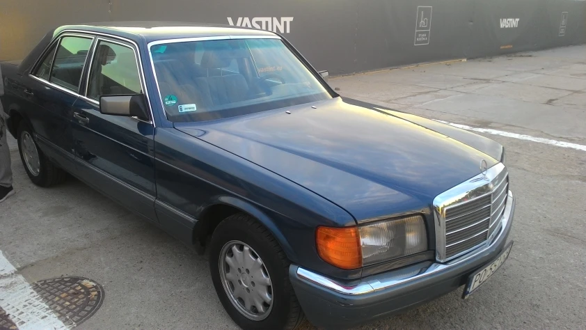 Mercedes w126- Rok 1988 - Kolor niebieski metalik