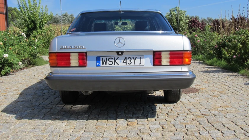 Mercedes W126  380 SEL- Rok 1982 - Kolor SREBRNY