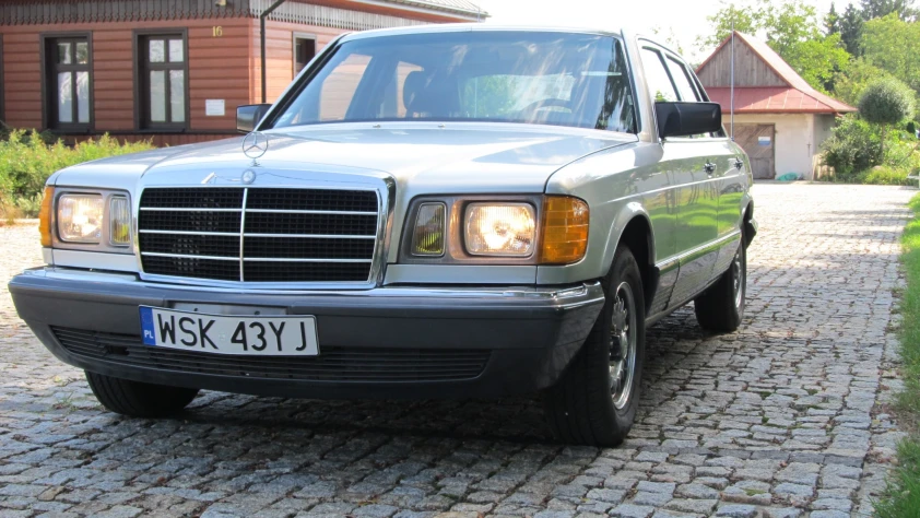 Mercedes W126  380 SEL- Rok 1982 - Kolor SREBRNY