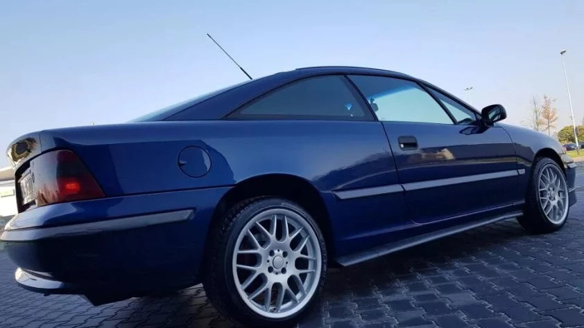 Opel Calibra- Rok 1991 - Kolor Niebieski 
