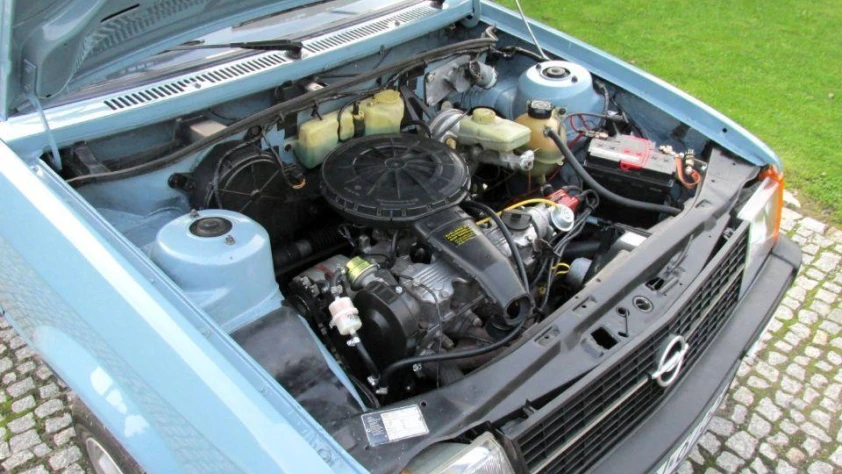 Opel Kadett D- Rok 1982 - Kolor Niebieski
