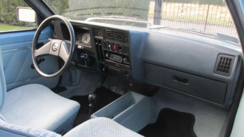 Opel Kadett D- Rok 1982 - Kolor Niebieski
