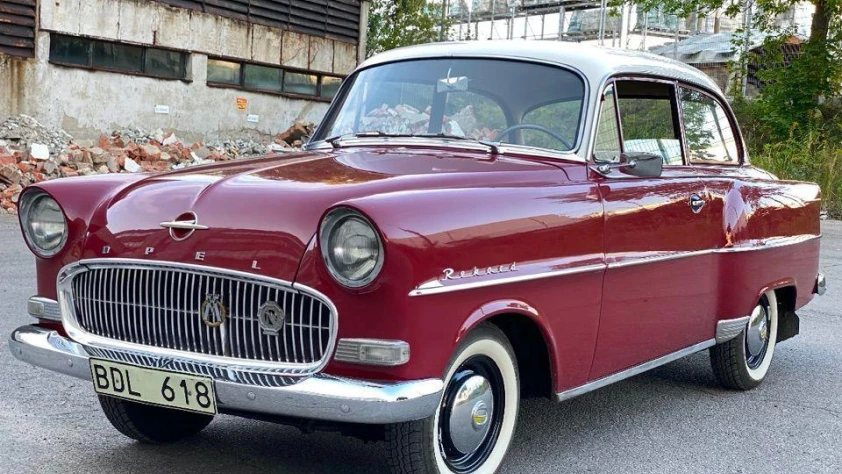 Opel Rekord Olimpia Coupe- Rok 1957 - Kolor Czerwony