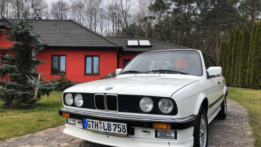 BMW Seria 3 E30 325e  1986 - zdjęcie główne