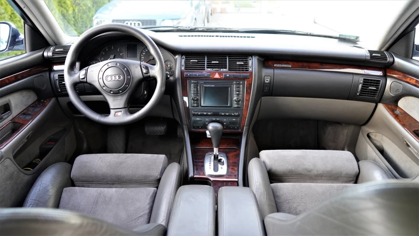 Audi A8 D2 4.2 V8 Quattro 1999 - zdjęcie dodatkowe nr 4