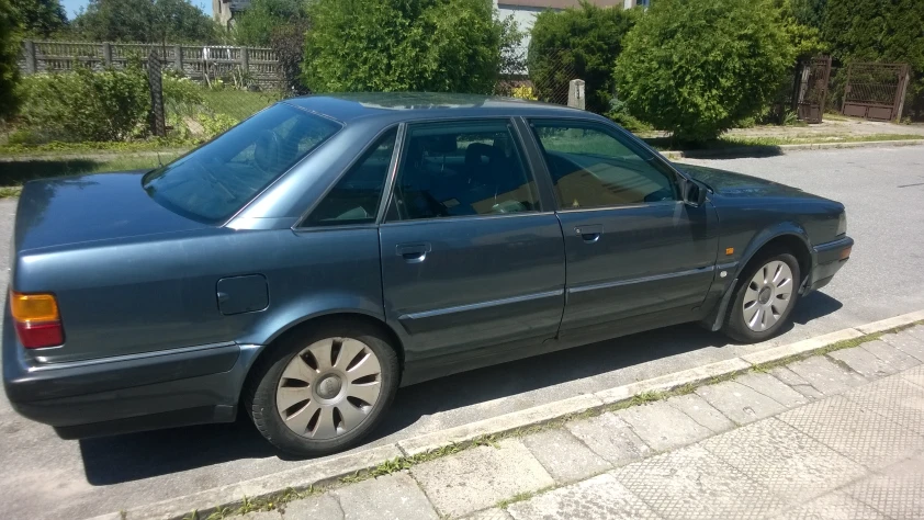 Audi V8 1993 - zdjęcie główne