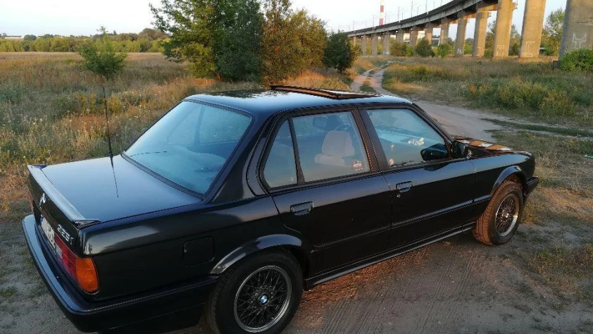 BMW Seria 3 E30 325i  1990 - zdjęcie dodatkowe nr 3