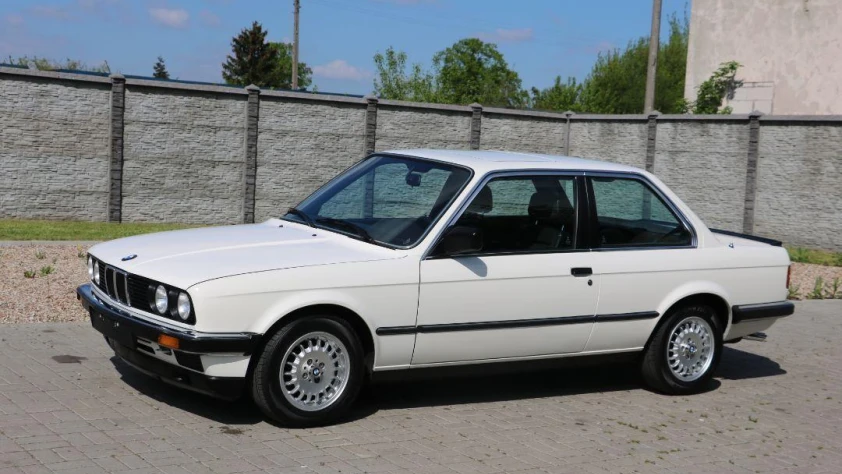 BMW Seria 3 E30 323i  1984