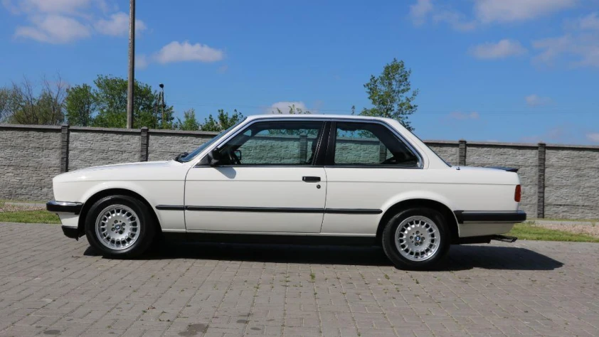 BMW Seria 3 E30 323i  1984 - zdjęcie dodatkowe nr 1